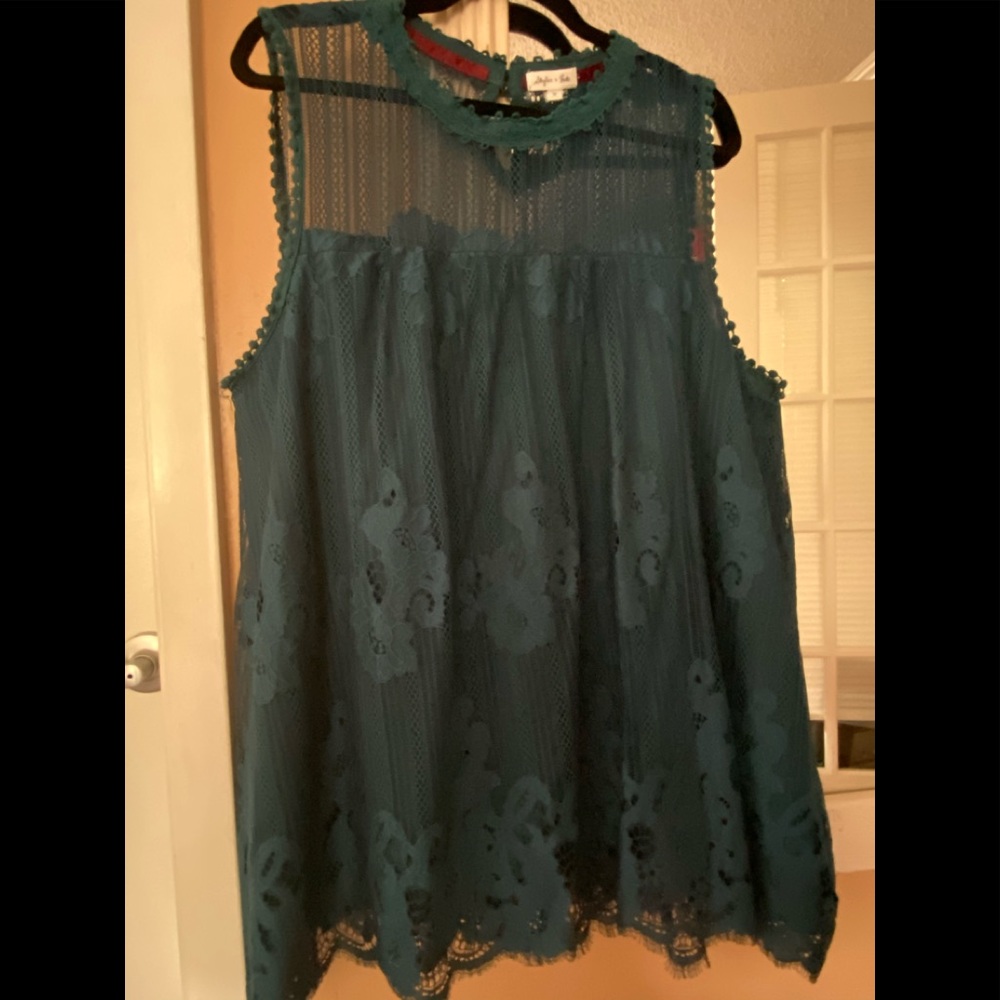 Skyler & Jade gorgeous poly sleeveless top!!